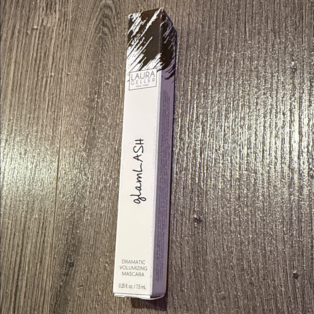 Laura Geller GlamLASH Volumizing Mascara in Black